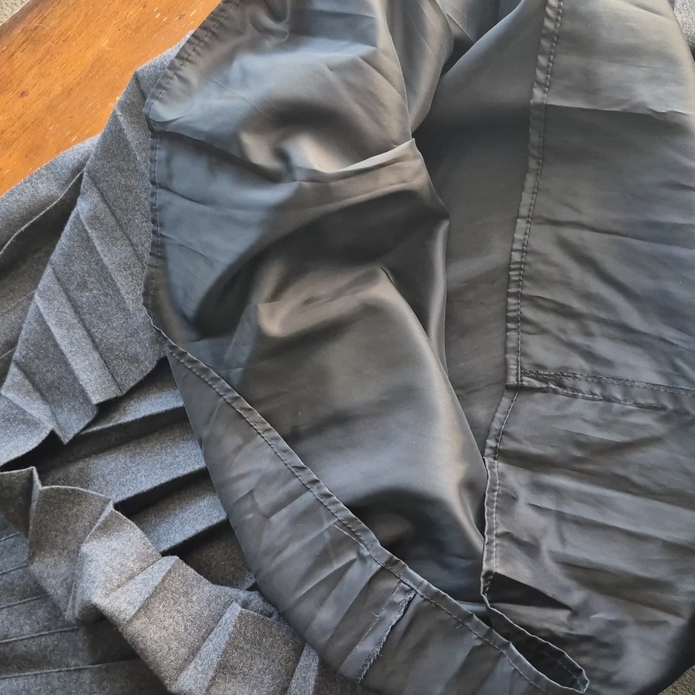 Chic Charcoal Pleated Skirt 100% PURE WOOL - Picture 7 of 7